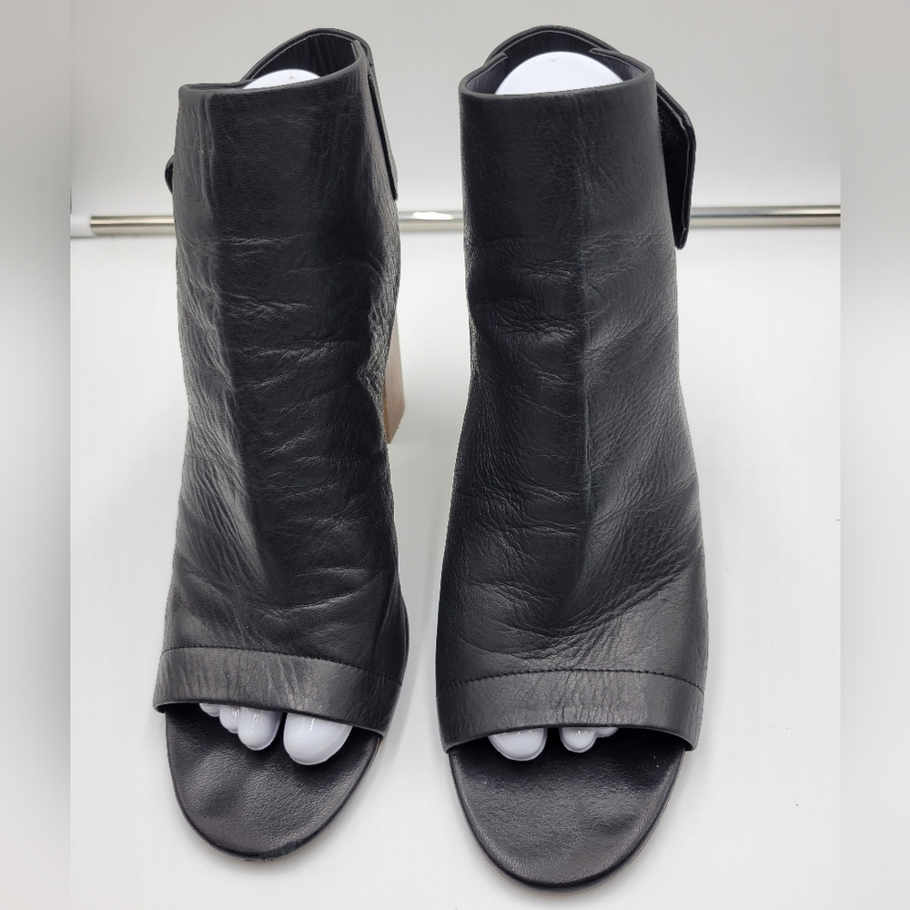 Vince  Pre-Owned Black Leather Slingback Sandals Open Toe Size US 8.5M/EUR 39.5